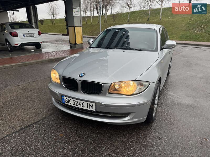 Хэтчбек BMW 1 Series 2010 в Киеве