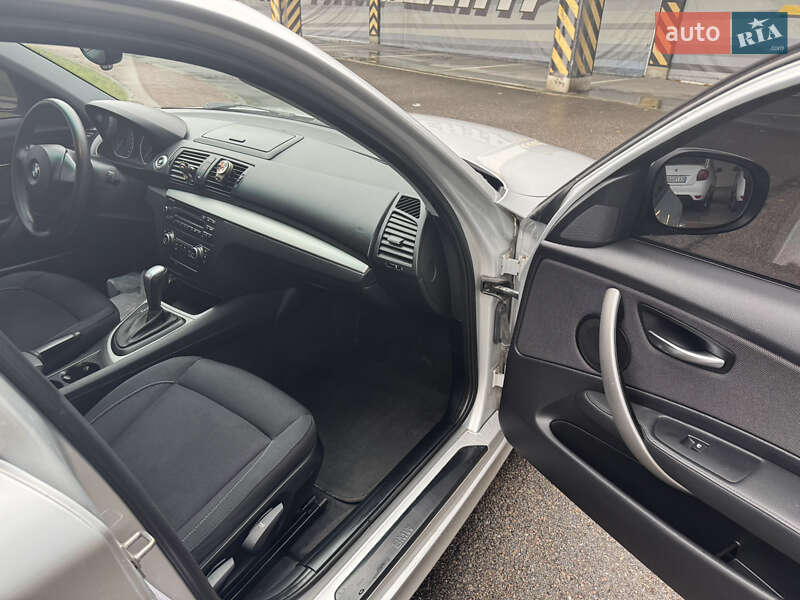 Хэтчбек BMW 1 Series 2010 в Киеве