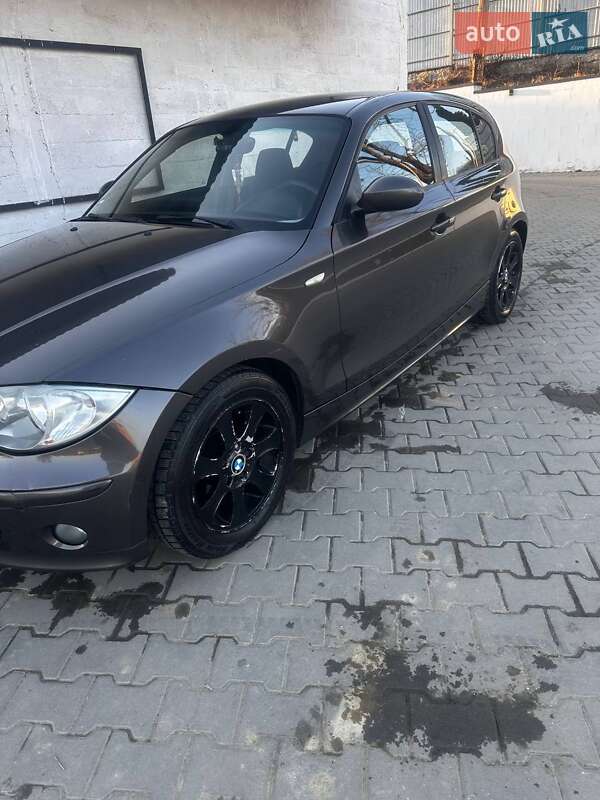 Хэтчбек BMW 1 Series 2005 в Черновцах