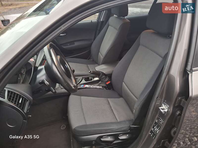 Хэтчбек BMW 1 Series 2005 в Иваничах