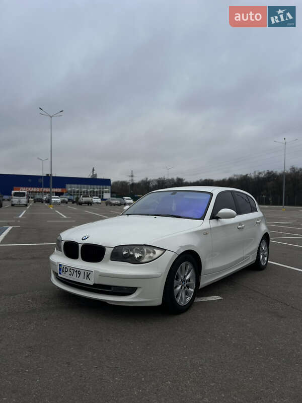 Хетчбек BMW 1 Series 2007 в Запоріжжі фото 2 Хетчбек BMW 1 Series 2007 в Запоріжжі