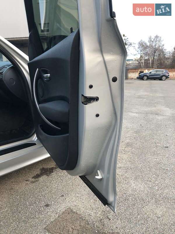 Хэтчбек BMW 1 Series 2005 в Чернигове