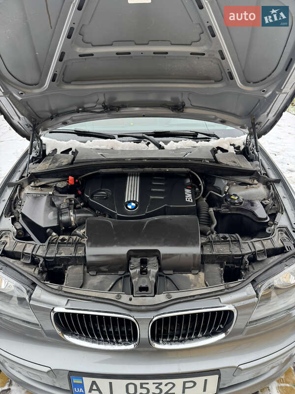 Хетчбек BMW 1 Series 2010 в Бобровиці