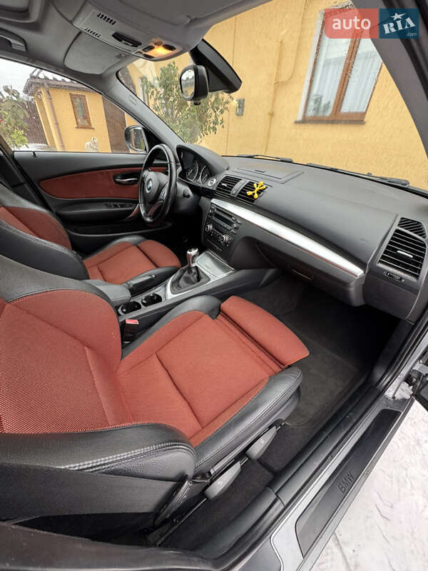 Хетчбек BMW 1 Series 2010 в Бобровиці