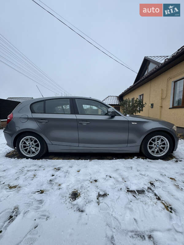 Хетчбек BMW 1 Series 2010 в Бобровиці