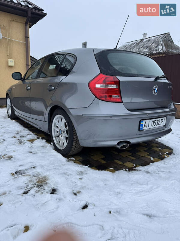Хетчбек BMW 1 Series 2010 в Бобровиці