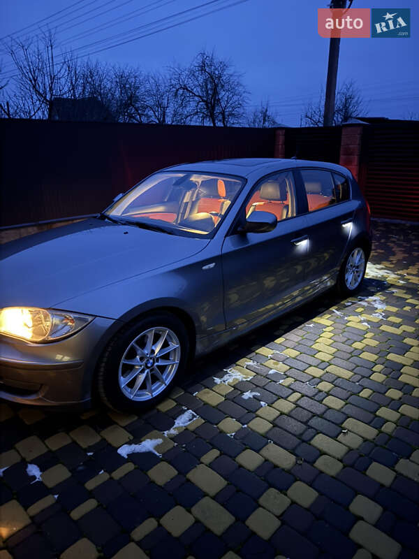 Хетчбек BMW 1 Series 2010 в Бобровиці