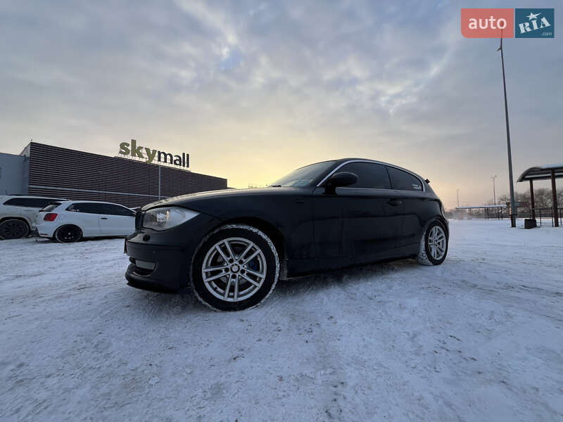 Хэтчбек BMW 1 Series 2007 в Киеве