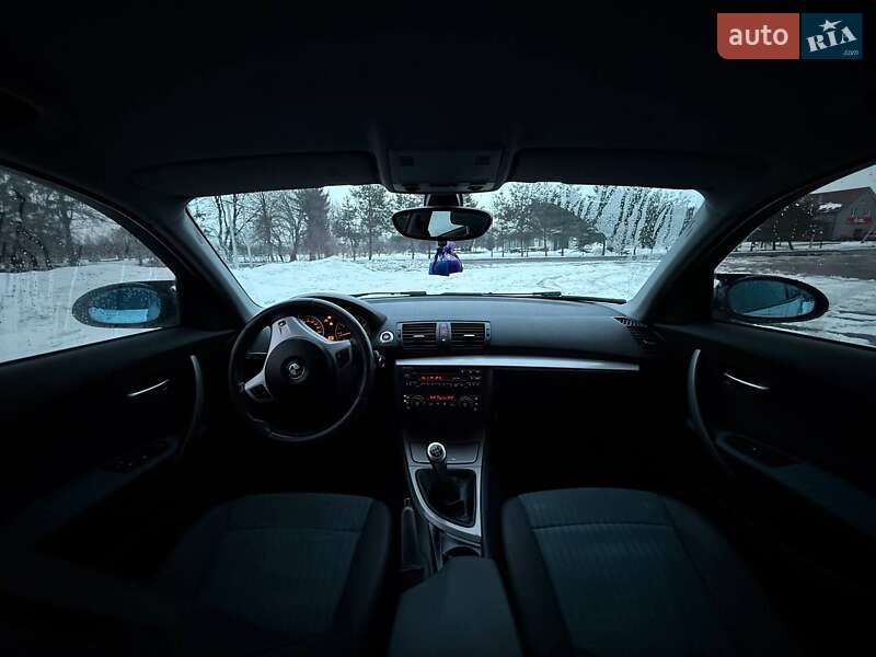 Хэтчбек BMW 1 Series 2004 в Самборе