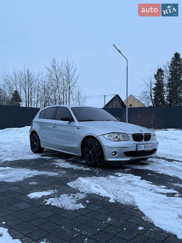 Хэтчбек BMW 1 Series 2004 в Самборе