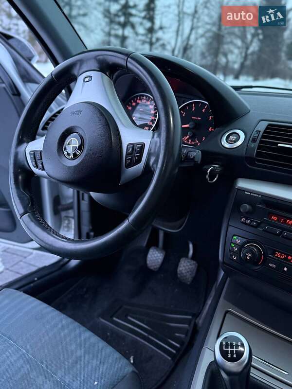 Хэтчбек BMW 1 Series 2004 в Самборе