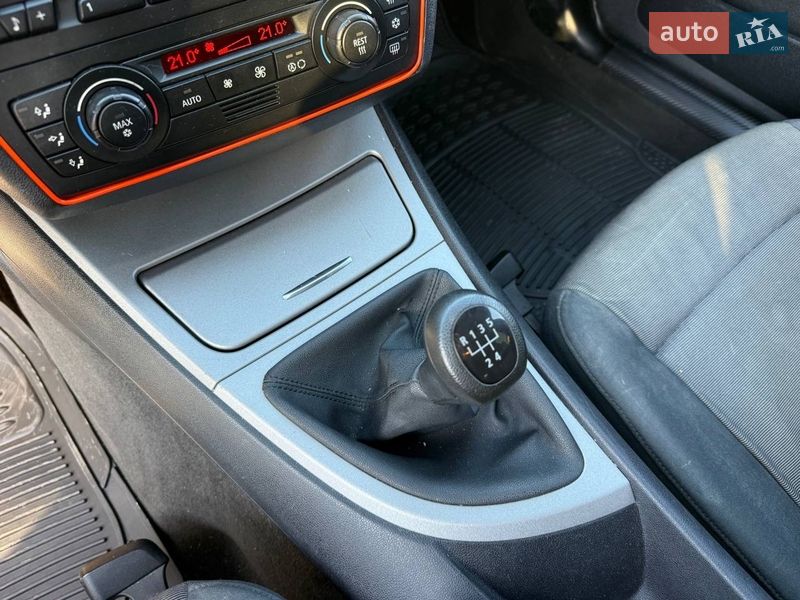 Хэтчбек BMW 1 Series 2004 в Стрые