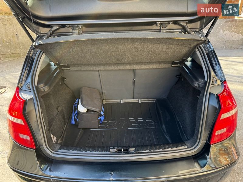 Хэтчбек BMW 1 Series 2004 в Киеве