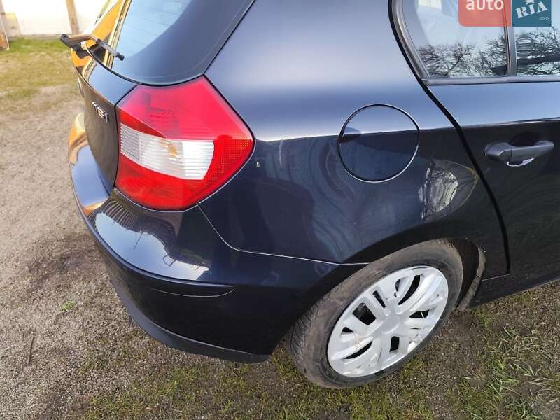 Хэтчбек BMW 1 Series 2005 в Богуславе