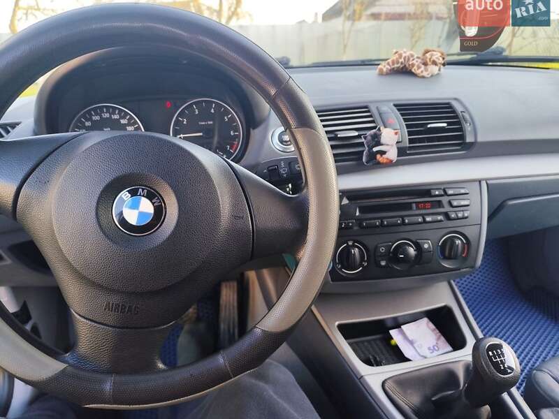 Хэтчбек BMW 1 Series 2005 в Богуславе