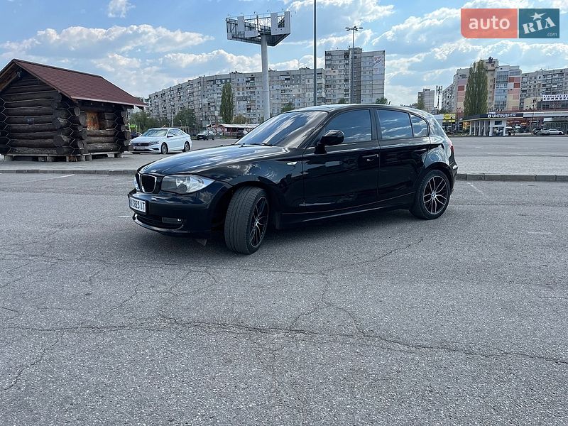 Хэтчбек BMW 1 Series 2011 в Харькове
