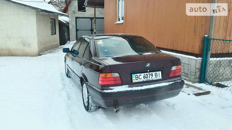 Седан BMW 3 Series 1994 в Дрогобыче