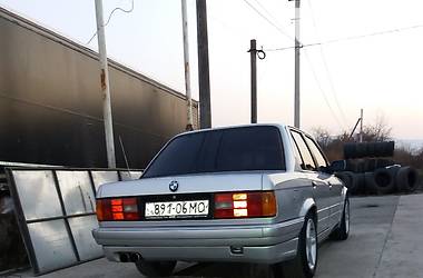 Седан BMW 3 Series 1988 в Черновцах