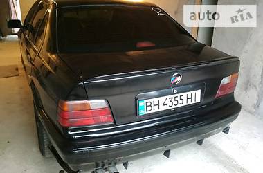 Седан BMW 3 Series 1992 в Раздельной