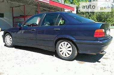 Седан BMW 3 Series 1994 в Чернівцях