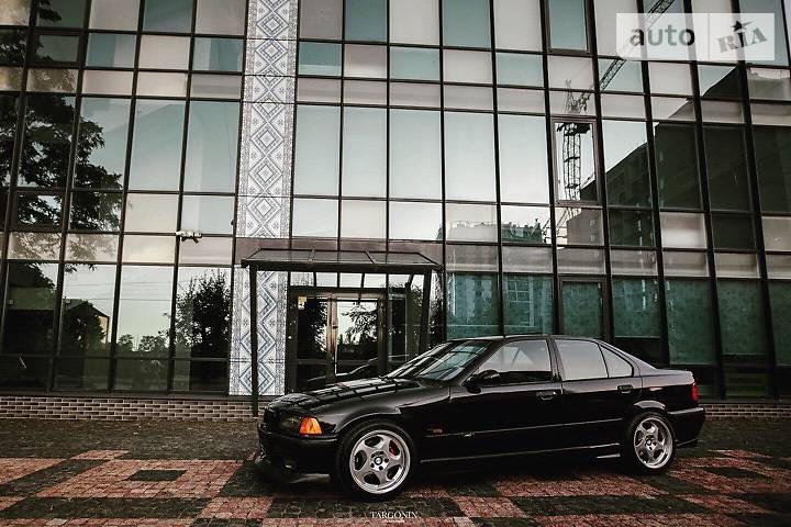 Седан BMW 3 Series 1991 в Ивано-Франковске