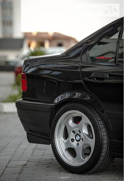 Седан BMW 3 Series 1991 в Ивано-Франковске