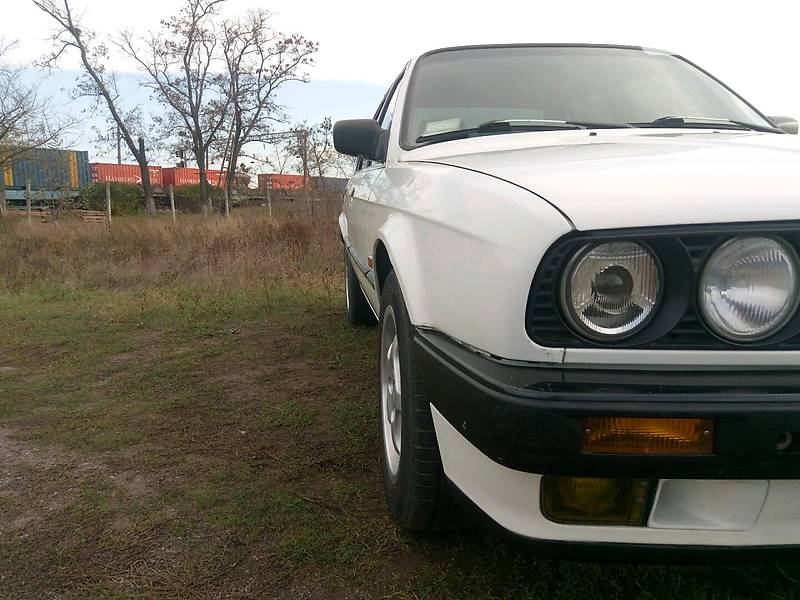 Седан BMW 3 Series 1990 в Чорноморську