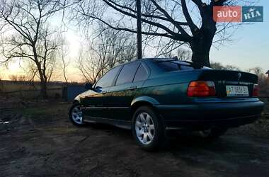 Седан BMW 3 Series 1996 в Чернівцях