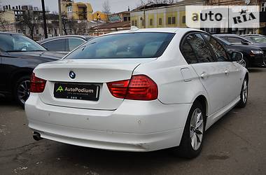 Седан BMW 3 Series 2010 в 
