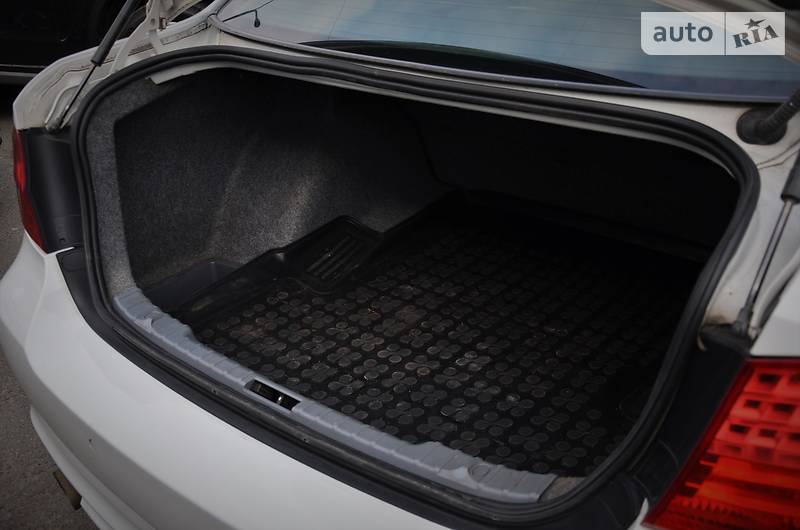 Седан BMW 3 Series 2010 в Києві