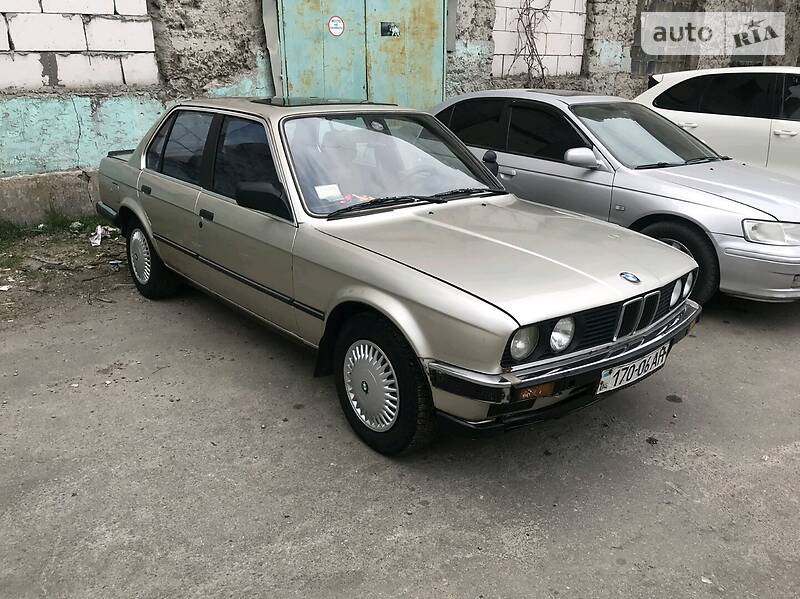 Седан BMW 3 Series 1986 в Днепре