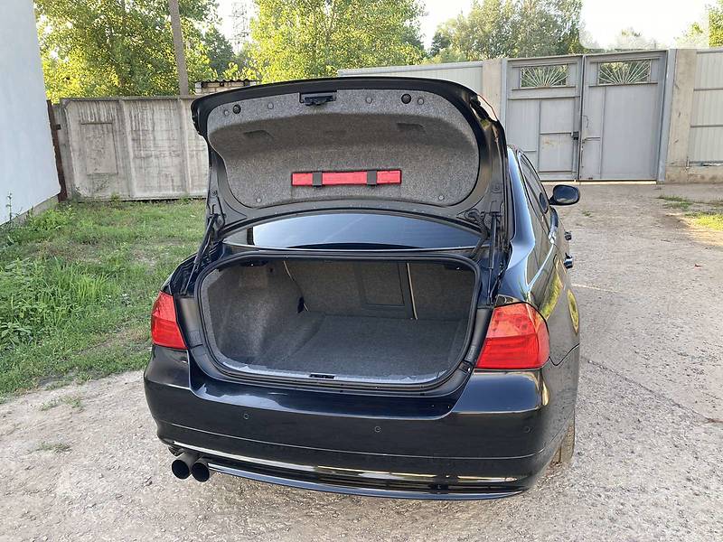 Седан BMW 3 Series 2010 в Харкові