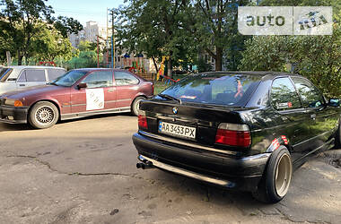Хэтчбек BMW 3 Series 1999 в Киеве