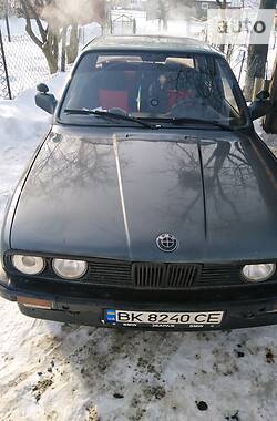 Седан BMW 3 Series 1987 в Млиніві