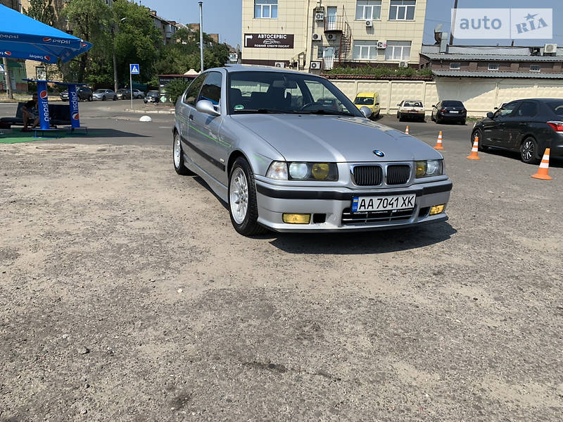 Лифтбек BMW 3 Series 1998 в Киеве