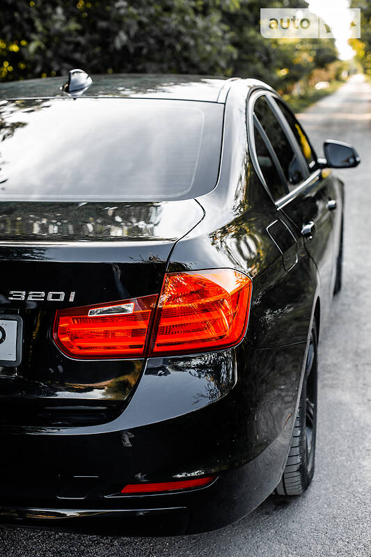 Седан BMW 3 Series 2015 в Городке