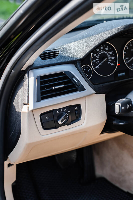 Седан BMW 3 Series 2015 в Городке