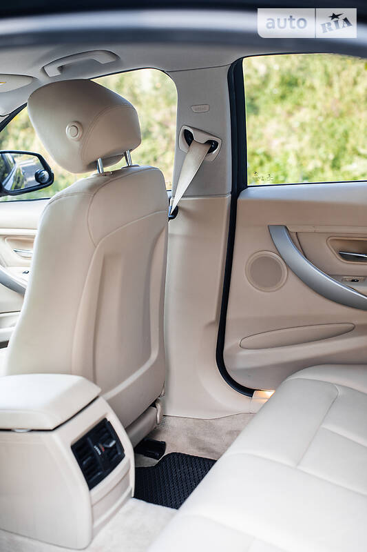 Седан BMW 3 Series 2015 в Городке