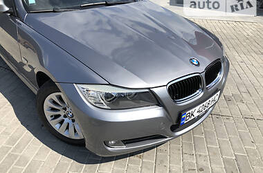 Седан BMW 3 Series 2009 в 