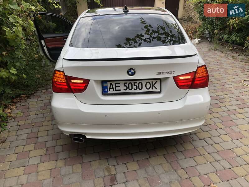 Седан BMW 3 Series 2010 в Днепре