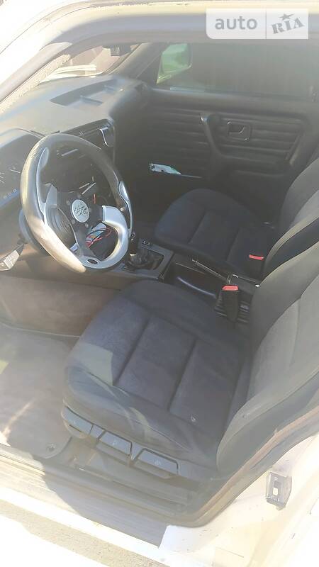 Седан BMW 3 Series 1990 в Чорноморську