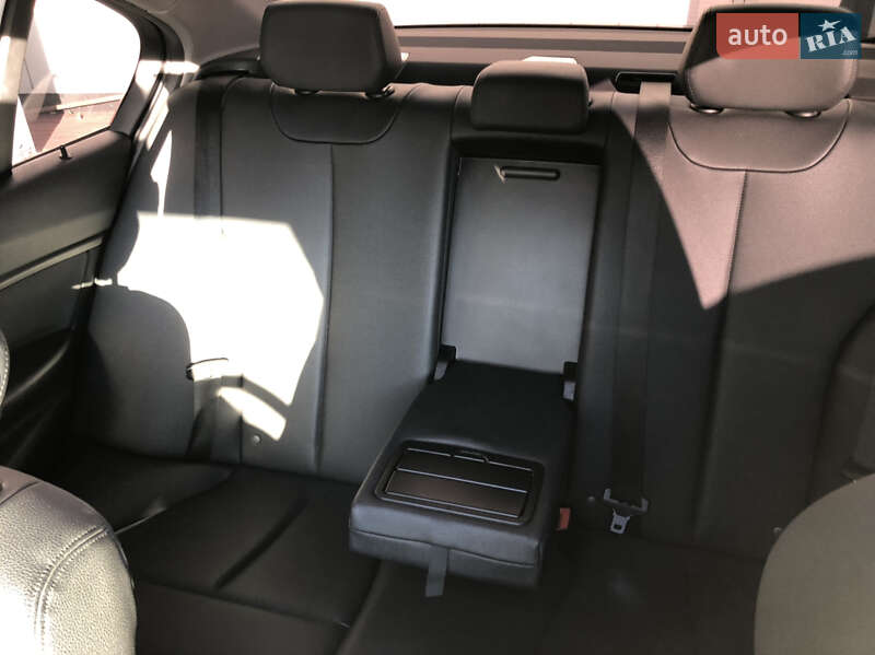 Седан BMW 3 Series 2015 в Києві