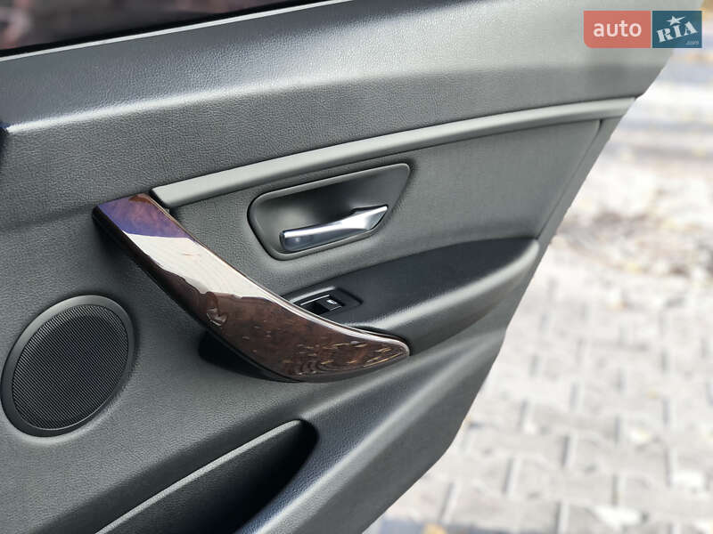 Седан BMW 3 Series 2015 в Києві