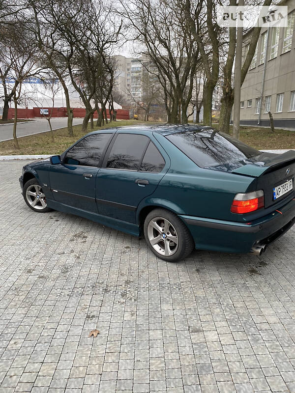 Седан BMW 3 Series 1995 в Васильевке