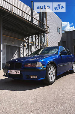 Седан BMW 3 Series 1992 в Павлограде