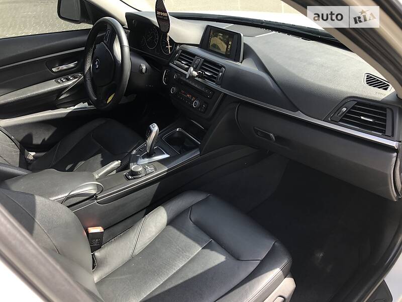 Седан BMW 3 Series 2015 в Львове