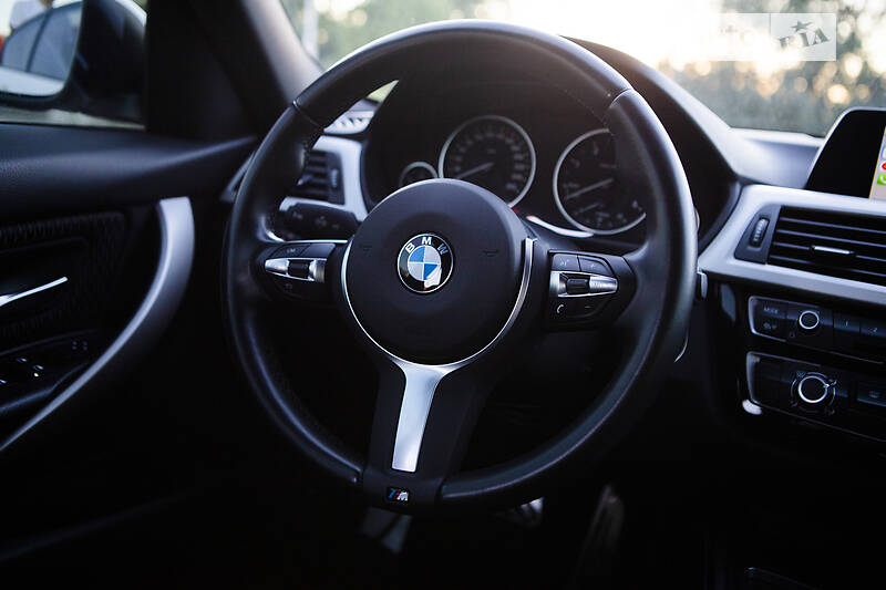 Седан BMW 3 Series 2017 в Києві
