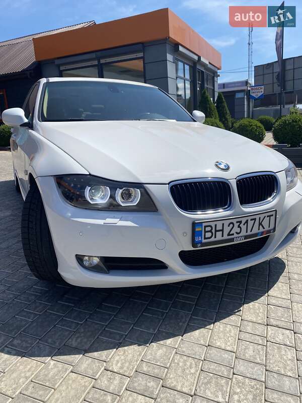 Седан BMW 3 Series 2010 в Одессе