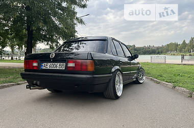 Седан BMW 3 Series 1989 в Кривому Розі