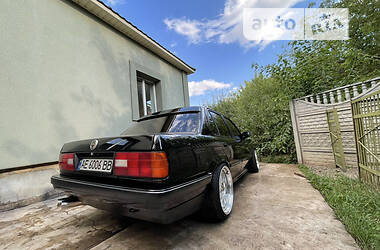 Седан BMW 3 Series 1989 в Кривому Розі